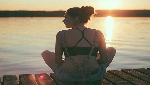 Outpace Custom Yoga Tops: The Model of Elegance and Comfort